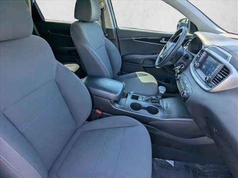 Used 2019 Kia Sorento FWD image 19