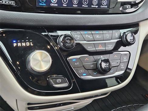 Used 2020 Chrysler Pacifica Touring-L Plus w/ Advanced Safetytec Group image 22