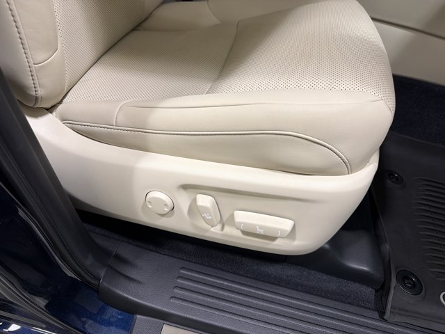 Used 2023 Lexus GX 460 Premium AWD/4WD image 37