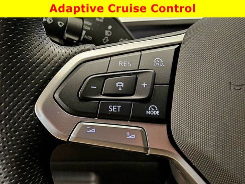 Used 2025 Volkswagen Tiguan SE R-Line AWD/4WD image 28