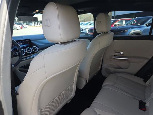 Used 2025 Mercedes-Benz GLA 250 4MATIC image 16