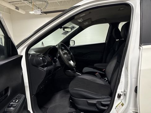 Used 2018 Nissan Kicks S FWD image 19