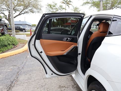 Used 2023 BMW X6 xDrive40i w/ M Sport Package image 27