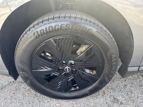 Certified 2025 Nissan Murano SV image 9