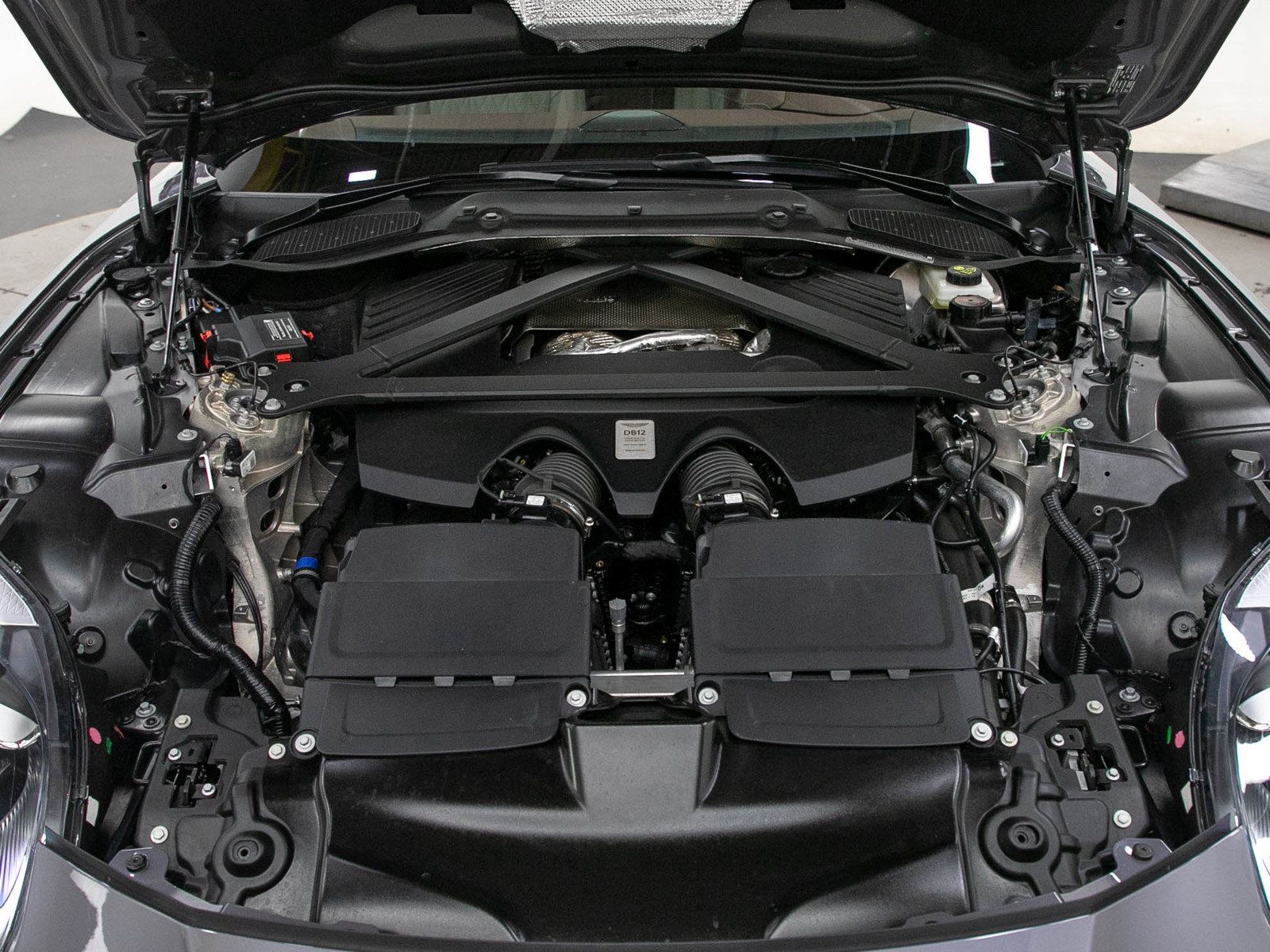 Used 2025 Aston Martin DB12 Coupe RWD image 26