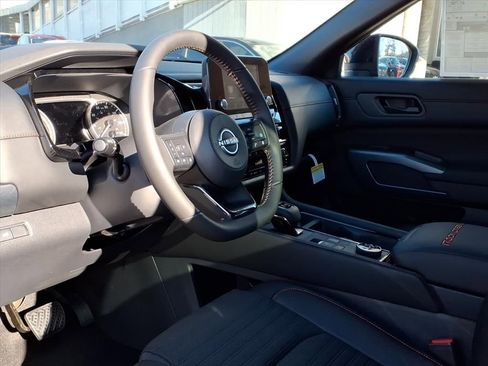 New 2025 Nissan Pathfinder Rock Creek image 11