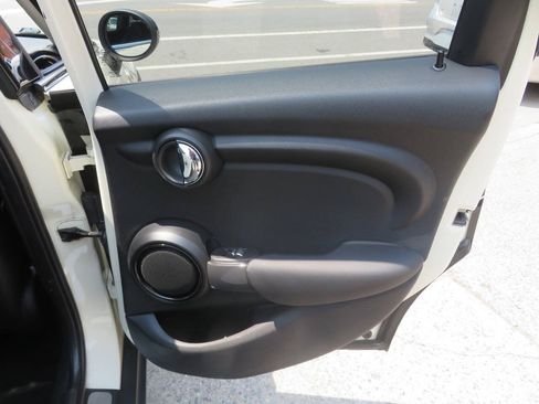 Used 2019 MINI Cooper 4-Door Hardtop w/ Signature Upholstery Package FWD image 30