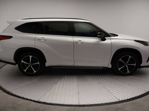 Used 2022 Toyota Highlander XSE FWD image 7