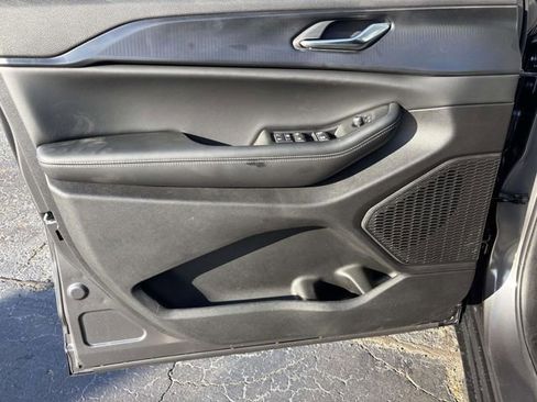 New 2025 Jeep Grand Cherokee Laredo X w/ Luxury Tech Group I image 17