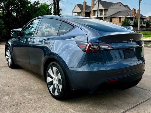Used 2023 Tesla Model Y AWD image 10