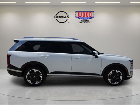 Used 2026 Hyundai Palisade Limited AWD/4WD image 2