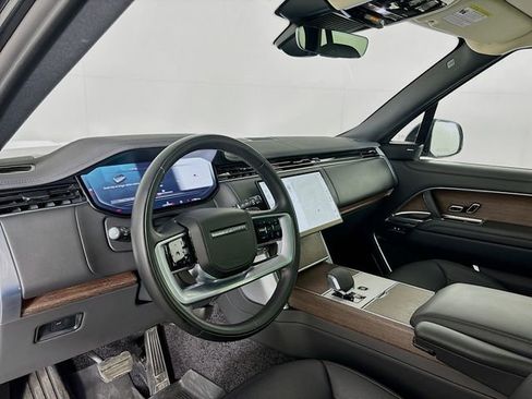 New 2025 Land Rover Range Rover Long Wheelbase SE AWD/4WD image 9