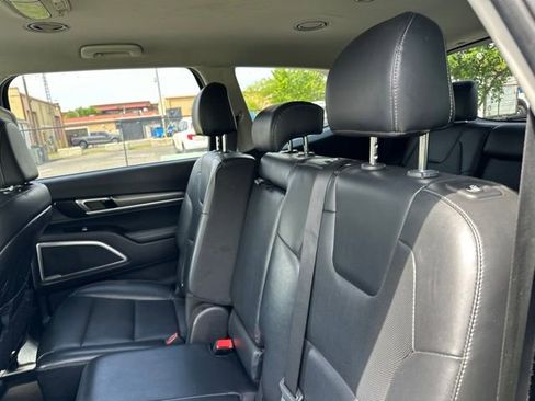 Used 2022 Kia Telluride LX AWD/4WD image 16