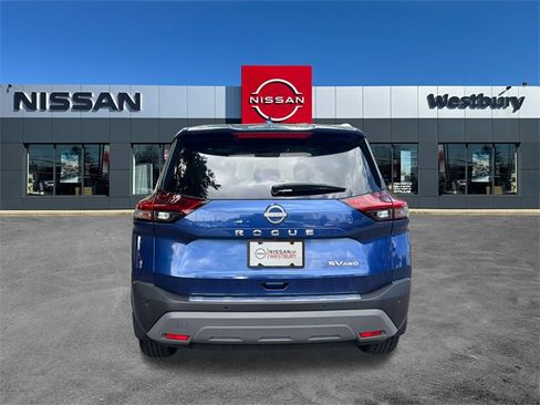 Used 2023 Nissan Rogue SV image 5