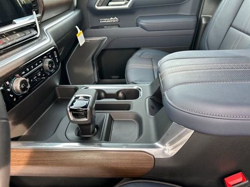 New 2026 Chevrolet Silverado 1500 High Country w/ Technology Package AWD/4WD image 32
