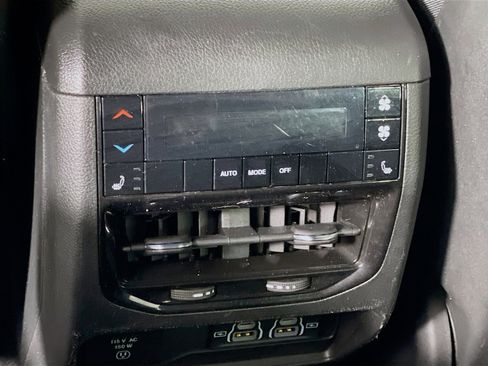 Used 2024 Jeep Grand Cherokee L Limited w/ Luxury Tech Group II image 28