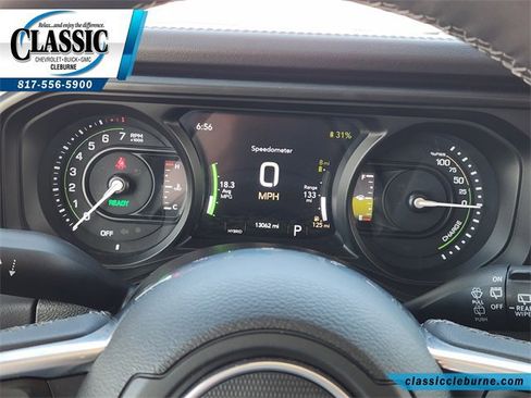 Used 2025 Jeep Wrangler Sahara image 16