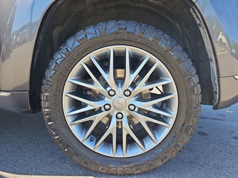 Used 2017 Jeep Grand Cherokee Summit w/ Platinum Series Group AWD/4WD image 36