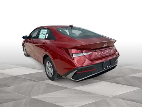 Used 2025 Hyundai Elantra SE FWD image 6