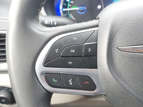 Used 2024 Chrysler Pacifica Limited FWD image 22