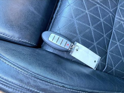 Used 2018 Nissan Maxima Platinum image 11