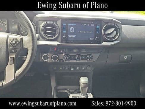 Used 2018 Toyota Tacoma SR5 AWD/4WD image 17