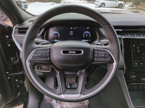 Certified 2024 Jeep Grand Cherokee L Laredo image 17