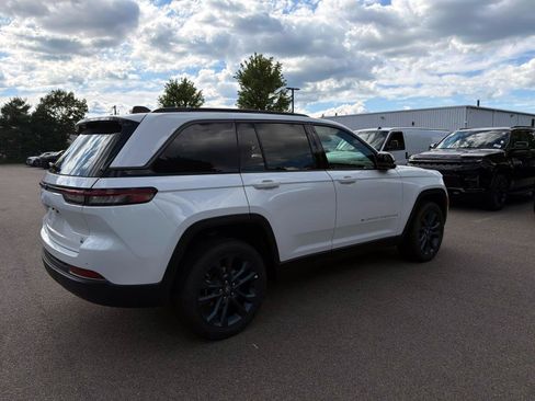 New 2026 Jeep Grand Cherokee 4WD image 2