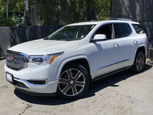 Used 2017 GMC Acadia Denali w/ Technology Package AWD/4WD image 1
