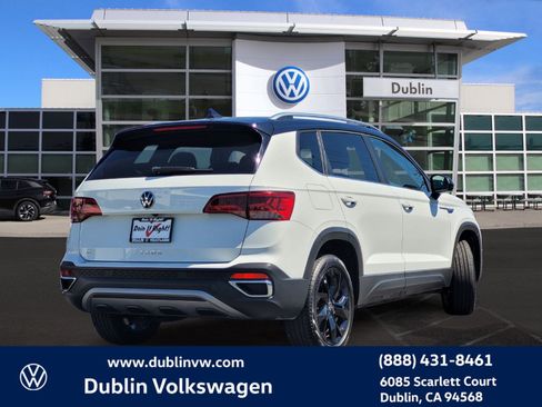 Certified 2023 Volkswagen Taos SE image 4