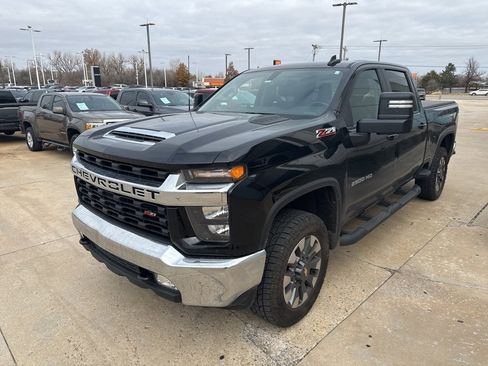 Used 2022 Chevrolet Silverado 2500 LT w/ Convenience Package image 3