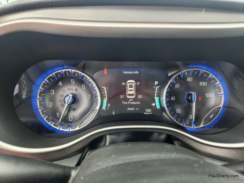 Used 2022 Chrysler Pacifica Touring-L FWD image 40