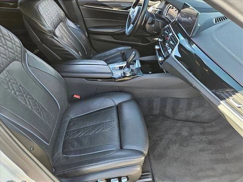 Used 2018 BMW M550i xDrive image 19