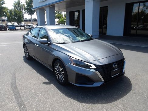 Used 2023 Nissan Altima 2.5 SV image 2