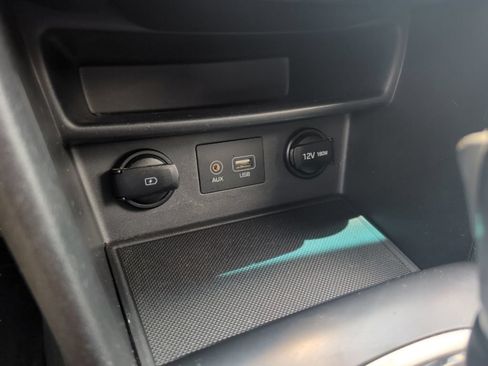 Used 2019 Hyundai Kona SE FWD image 22