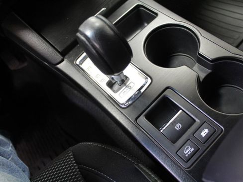 Used 2017 Subaru Outback 2.5i Premium image 15