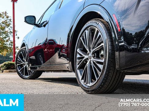 Used 2025 Toyota Prius XLE image 17