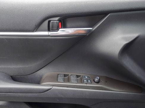 Used 2022 Toyota Camry SE FWD image 16