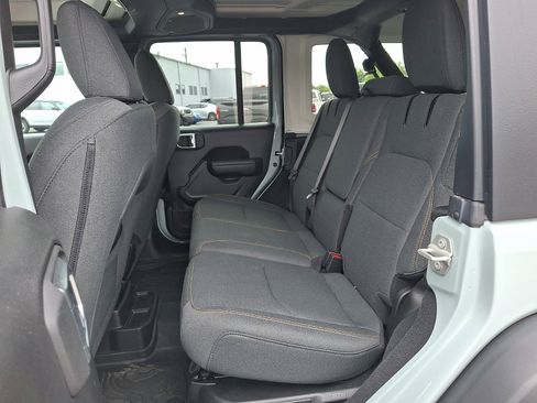 Used 2024 Jeep Wrangler Unlimited AWD/4WD image 10