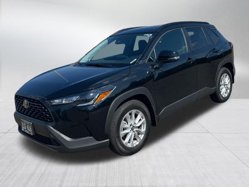 Used 2025 Toyota Corolla Cross LE w/ Moonroof Package AWD/4WD image 3