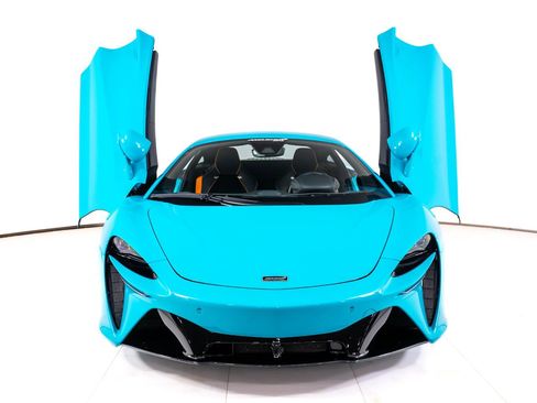 Used 2023 McLaren Artura RWD image 9
