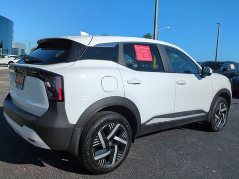 Used 2025 Nissan Kicks SV image 4