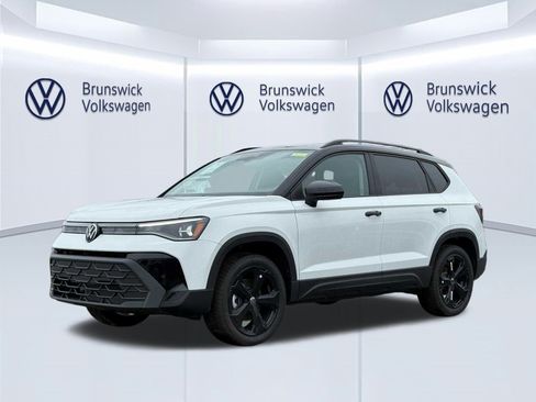 New 2026 Volkswagen Taos SE image 1