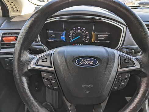 Used 2017 Ford Fusion SE w/ Fusion SE Technology Package FWD image 19