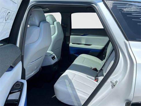 Used 2025 Cadillac Optiq Luxury 2 image 11