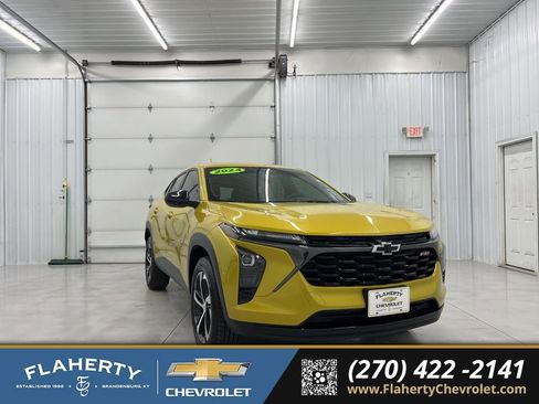 Used 2024 Chevrolet Trax RS image 1