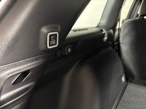 New 2025 Jeep Grand Cherokee Altitude image 9