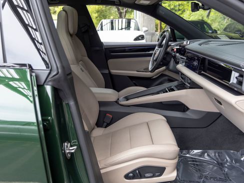 Certified 2025 Porsche Macan 4S Electric AWD/4WD image 58