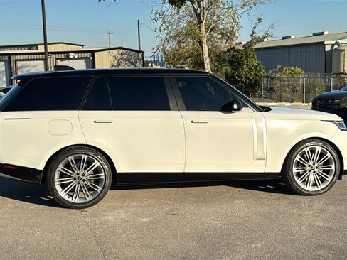 Used 2024 Land Rover Range Rover Long Wheelbase Autobiography image 7