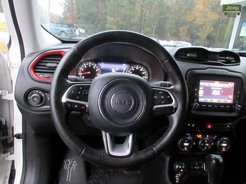 Used 2015 Jeep Renegade Trailhawk w/ Premium Leather Group image 10